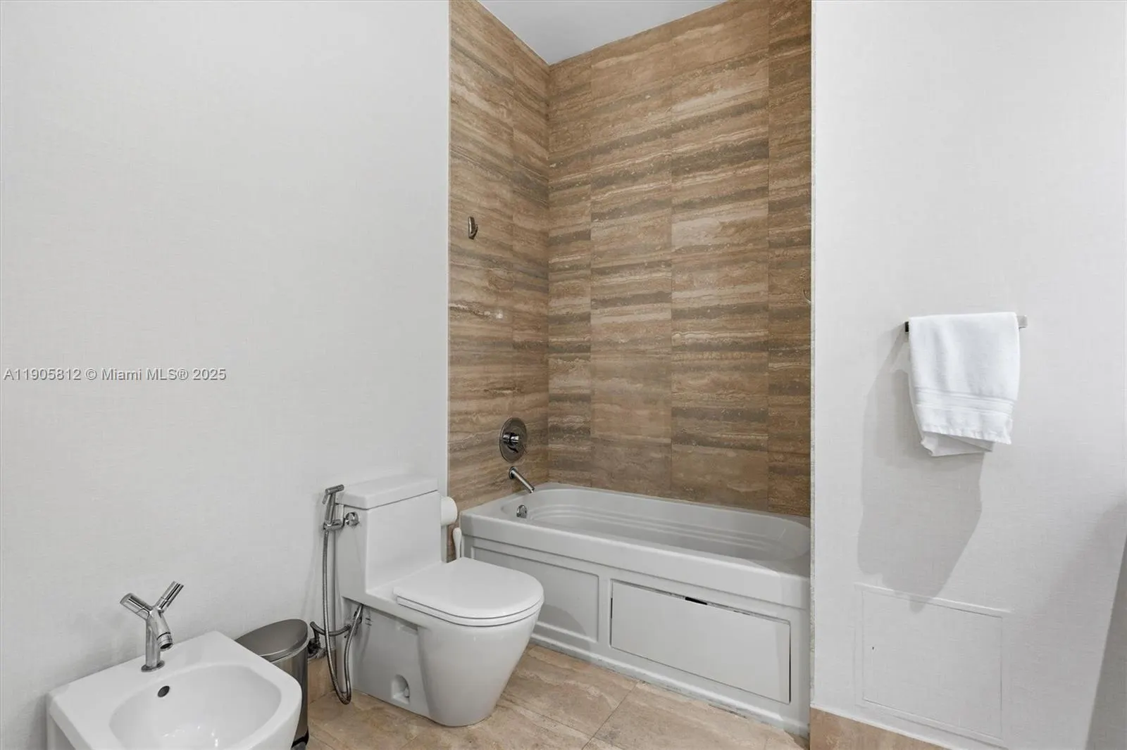 15811 Collins Ave, #3405