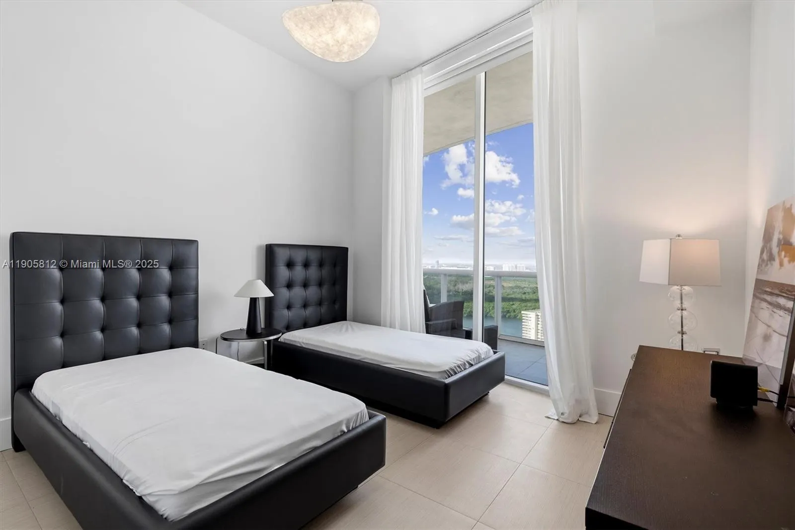 15811 Collins Ave, #3405