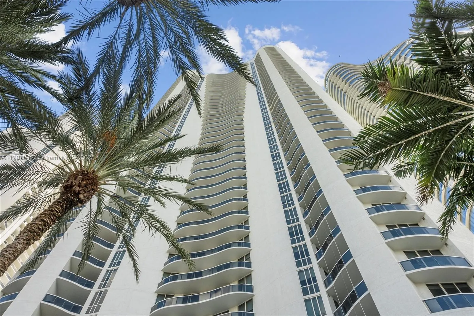 15811 Collins Ave, #3405
