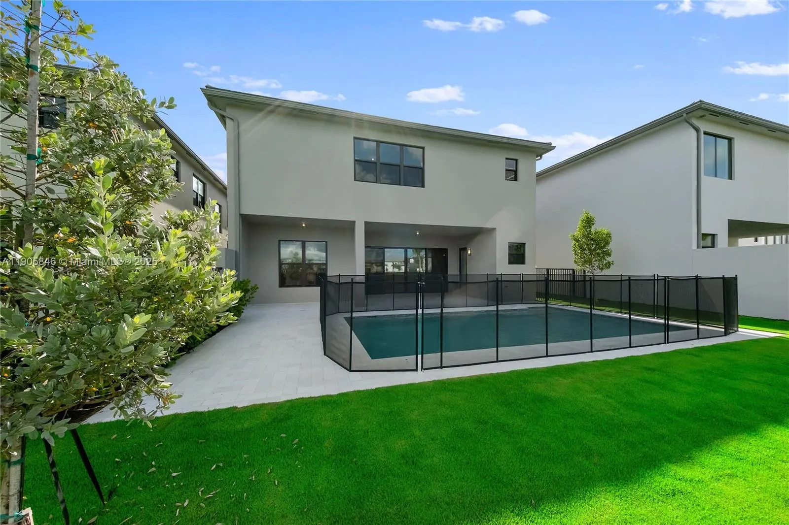 20422 Southernwood Ave