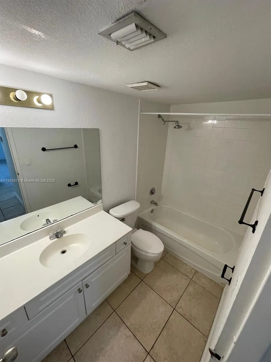 5231 Geneva Way, #306