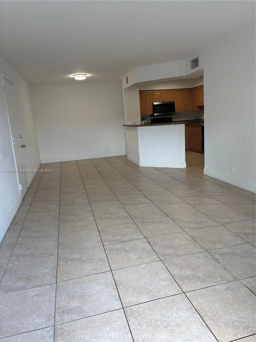 5231 Geneva Way, #306