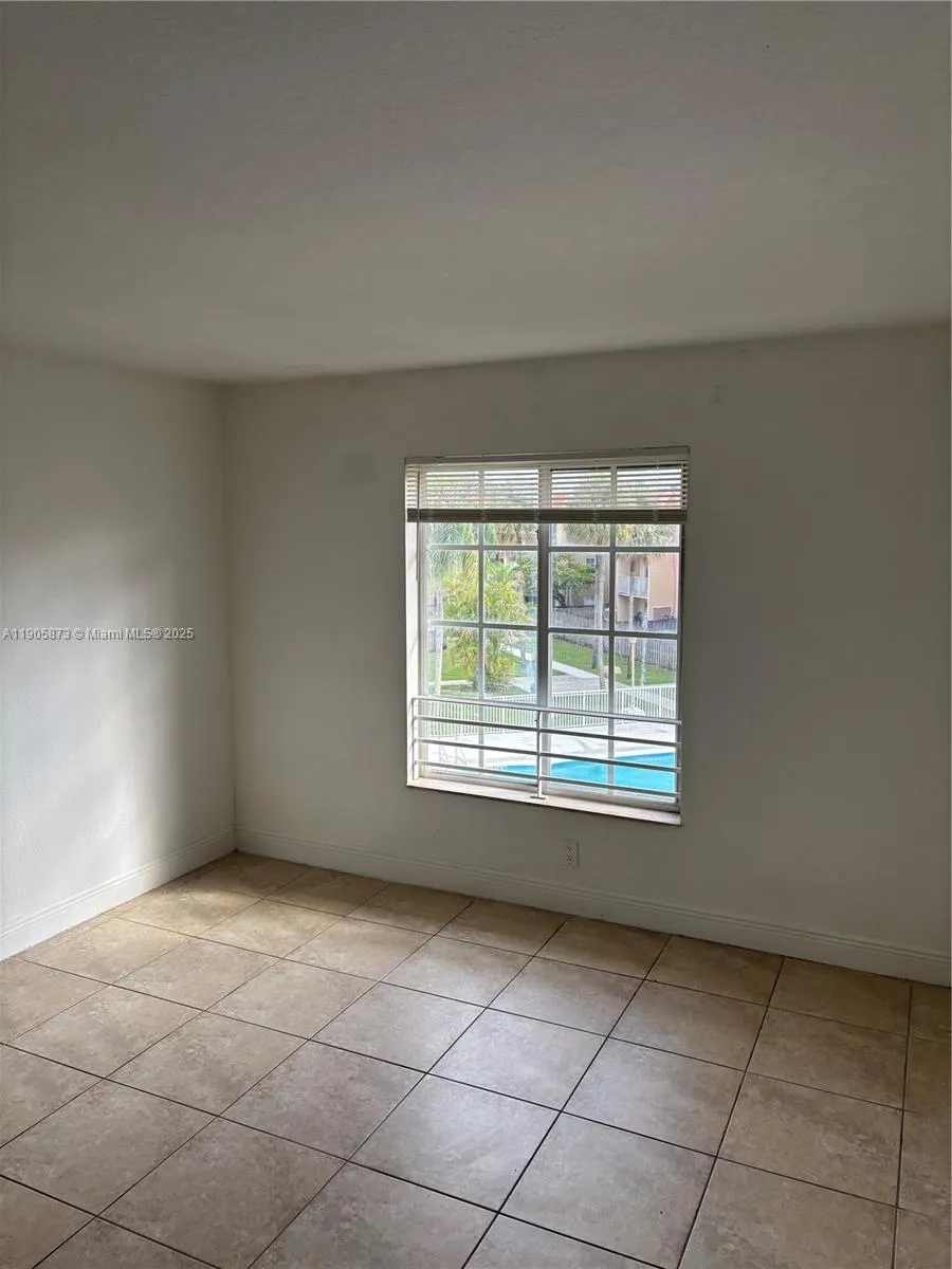 5231 Geneva Way, #306