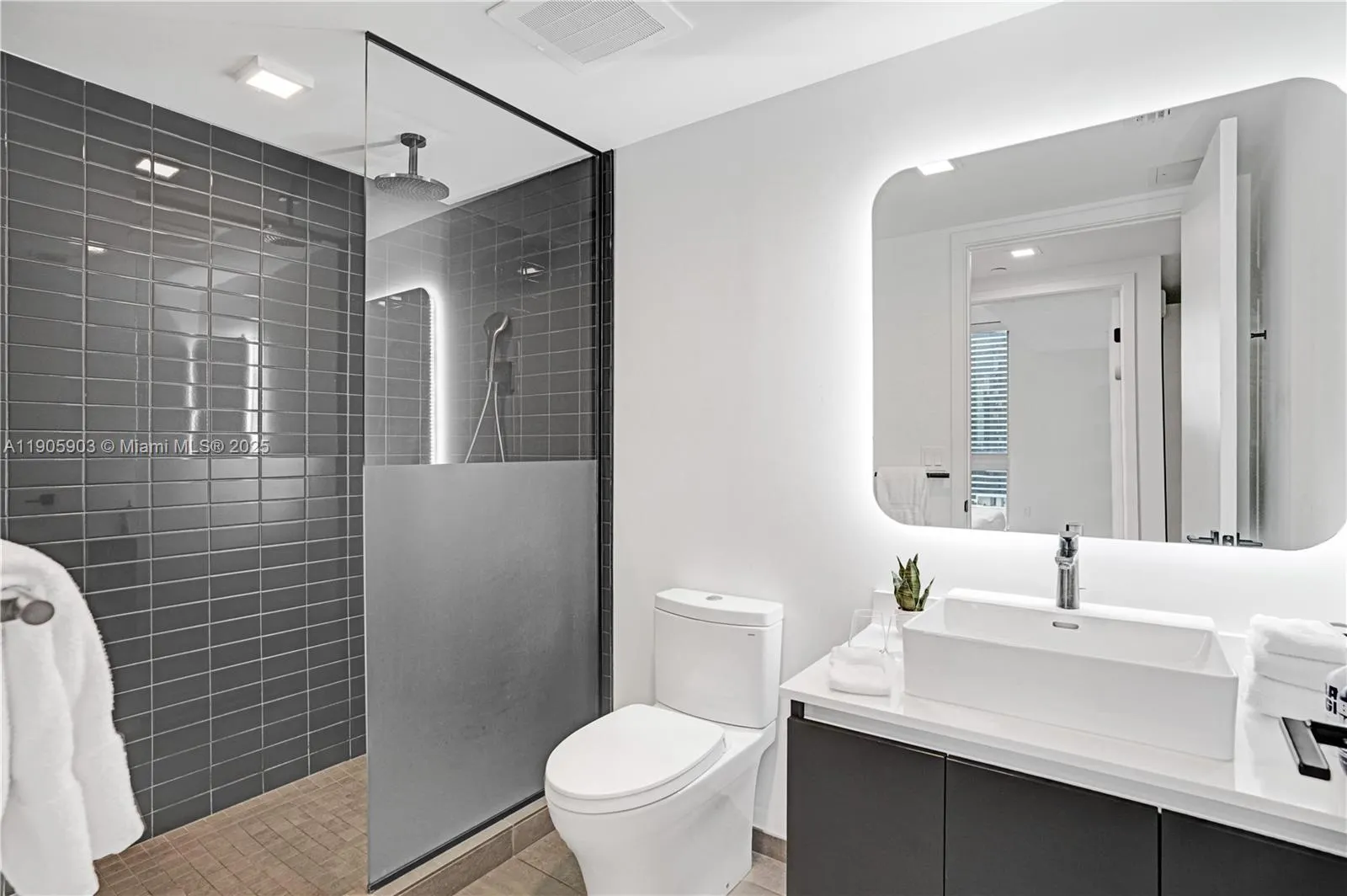 227 NE 2nd St, #1703