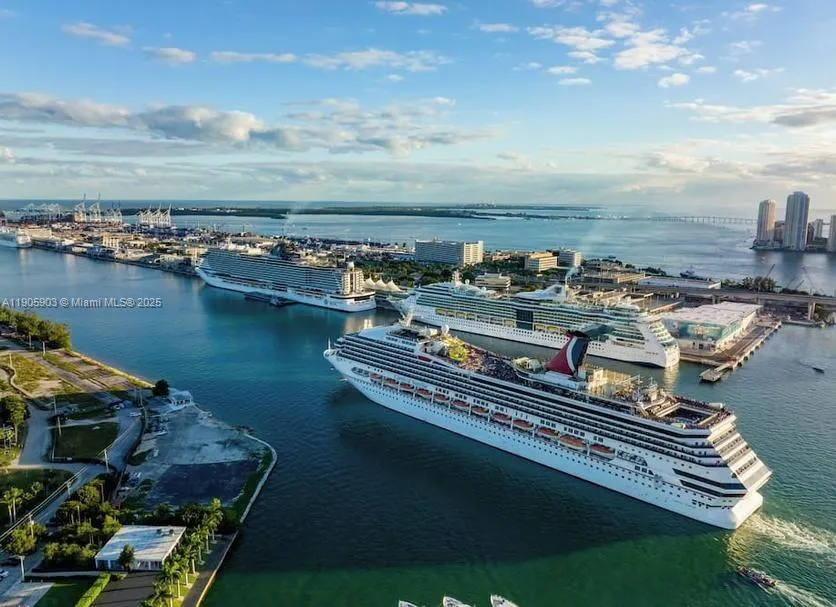 227 NE 2nd St, #1703