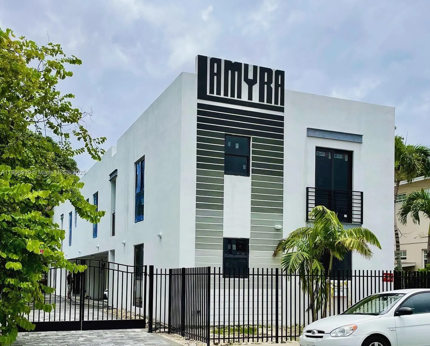 1119 SW 6th St, #102