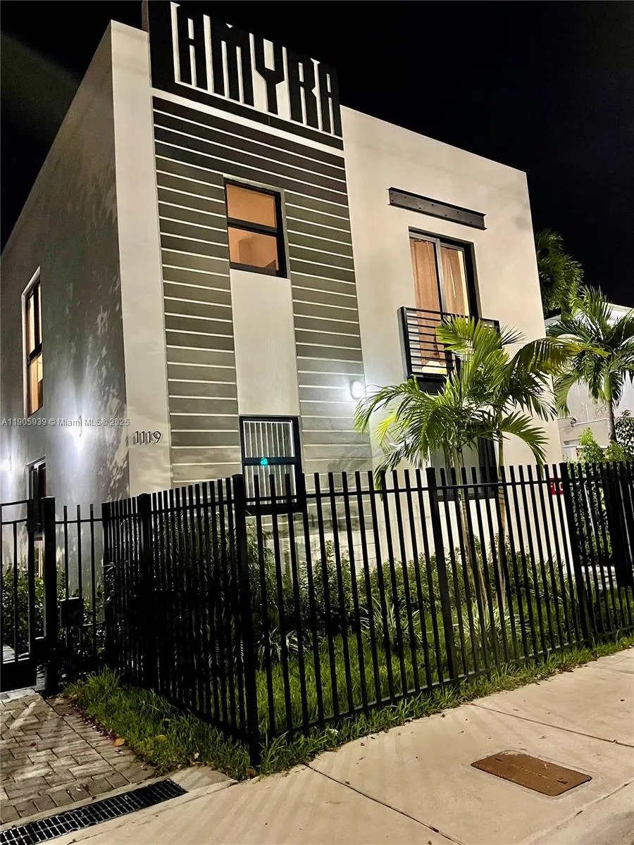 1119 SW 6th St, #102