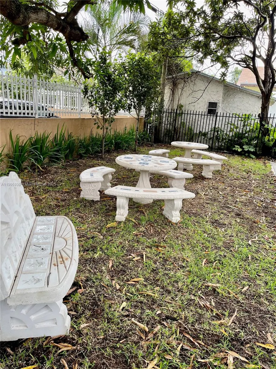 1119 SW 6th St, #102