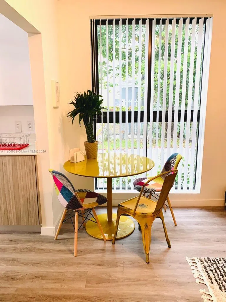 1119 SW 6th St, #102