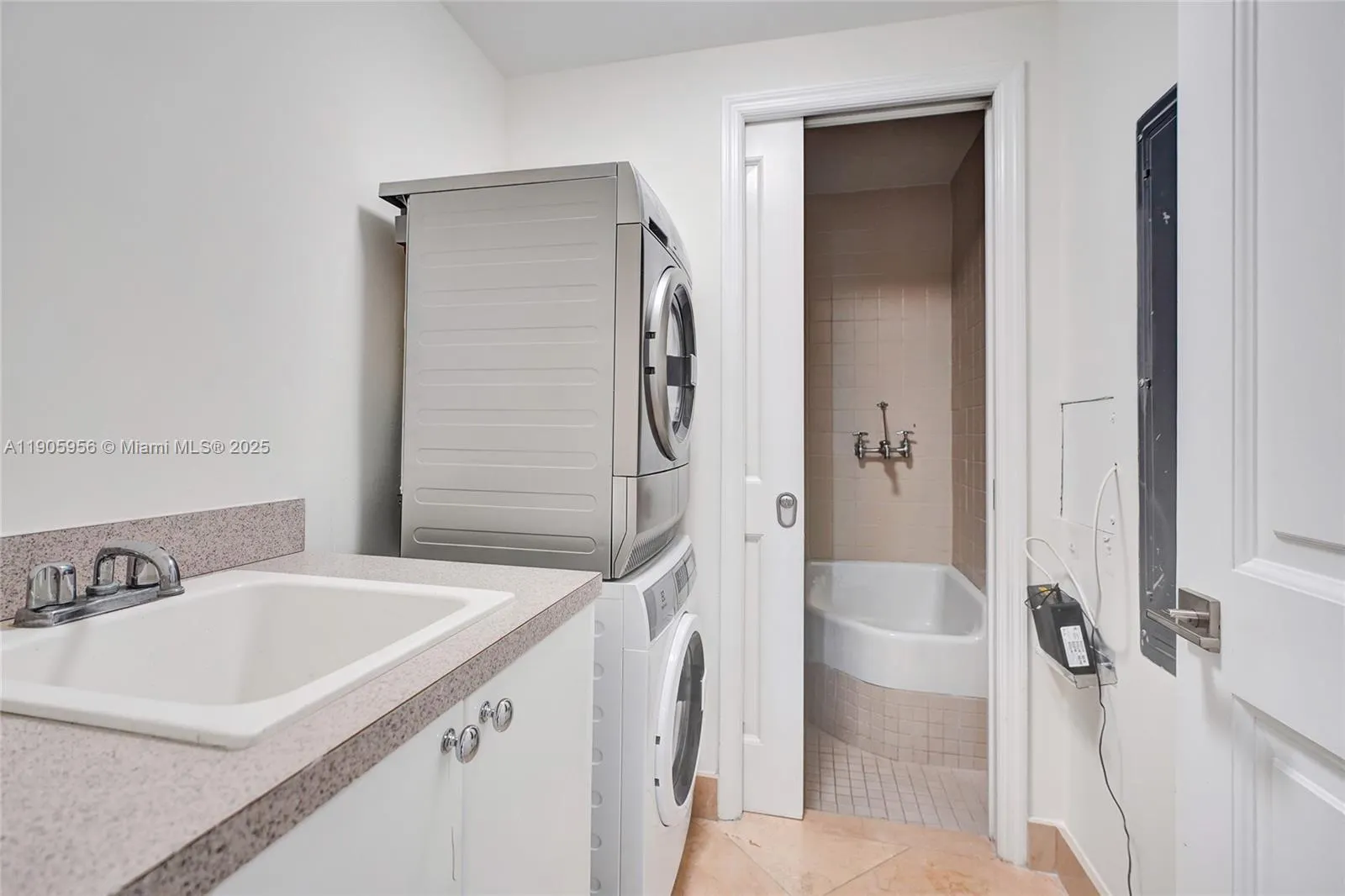 17875 Collins Ave, #2605