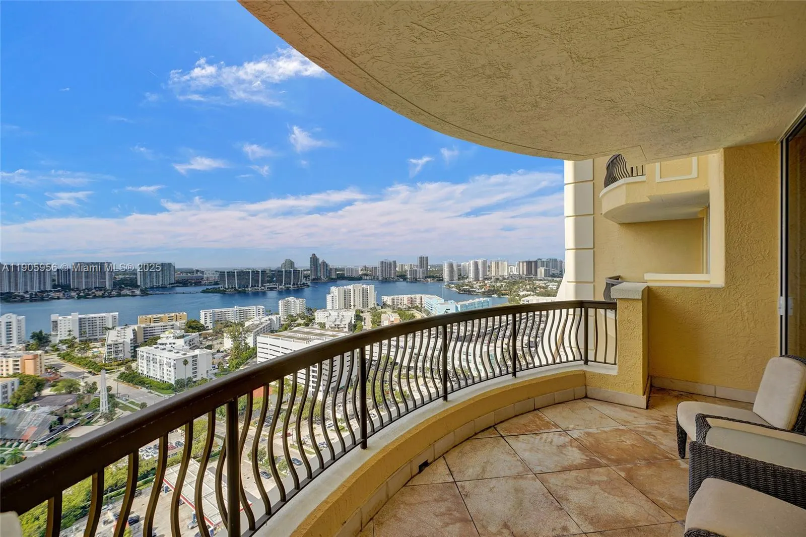 17875 Collins Ave, #2605