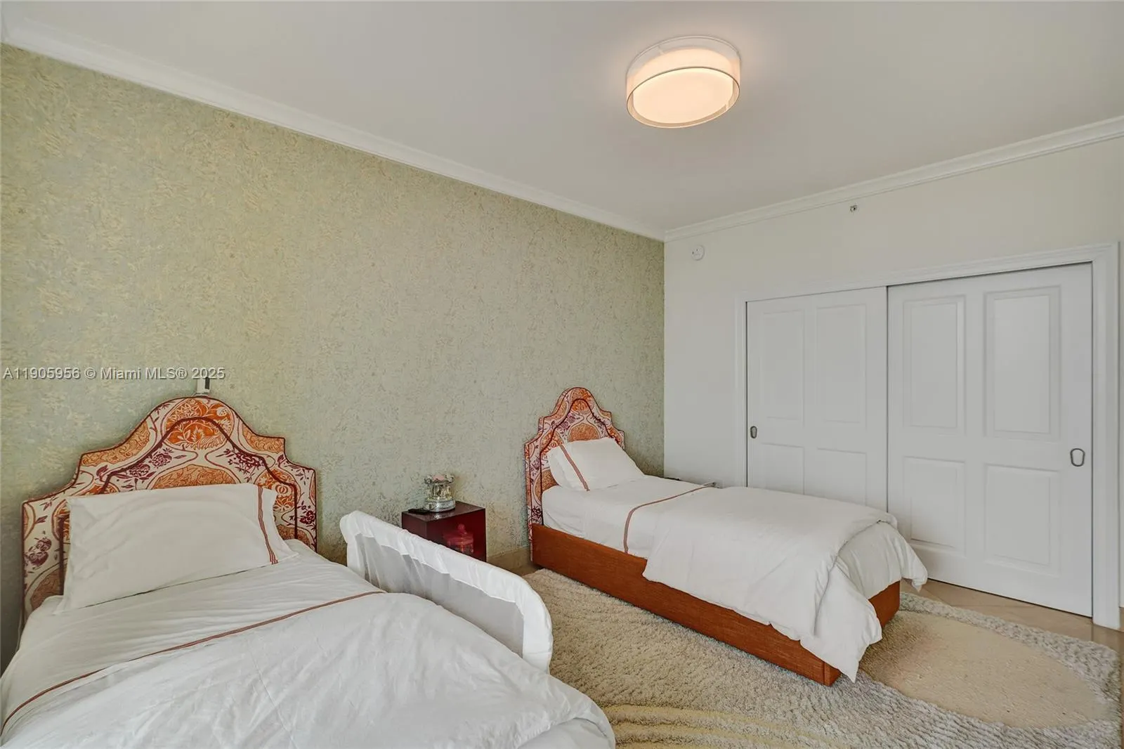 17875 Collins Ave, #2605