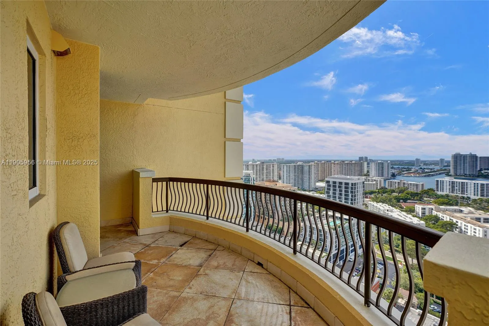 17875 Collins Ave, #2605