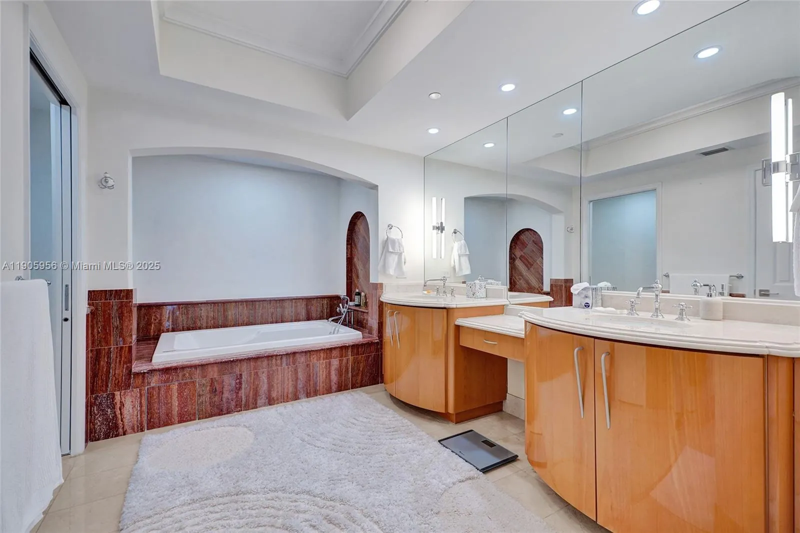 17875 Collins Ave, #2605