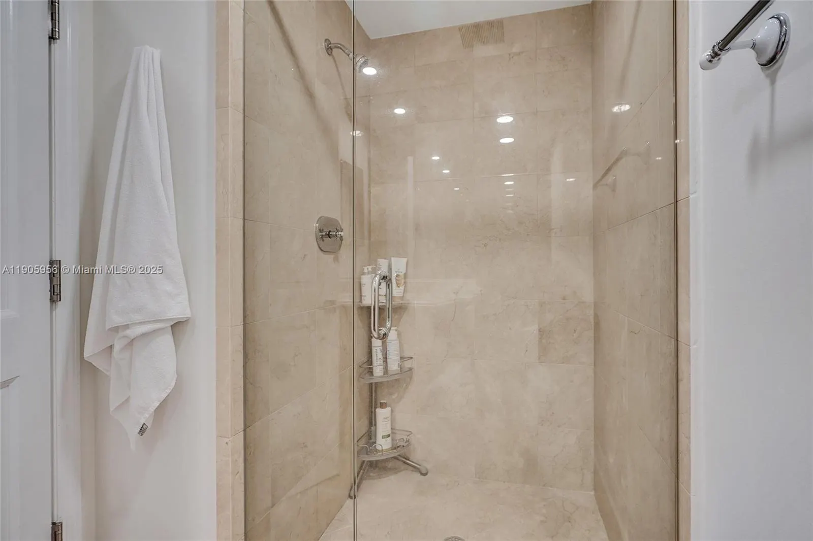 17875 Collins Ave, #2605