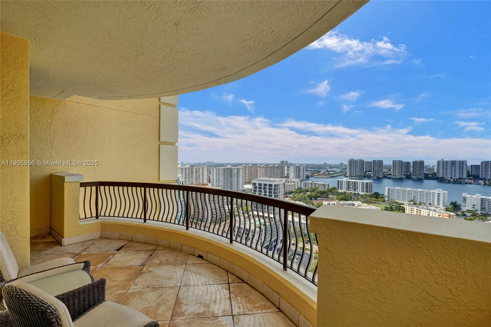 17875 Collins Ave, #2605
