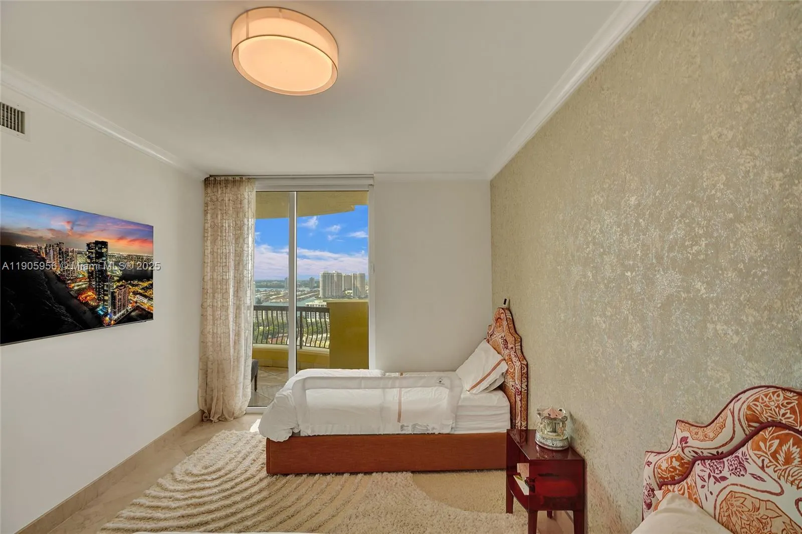 17875 Collins Ave, #2605