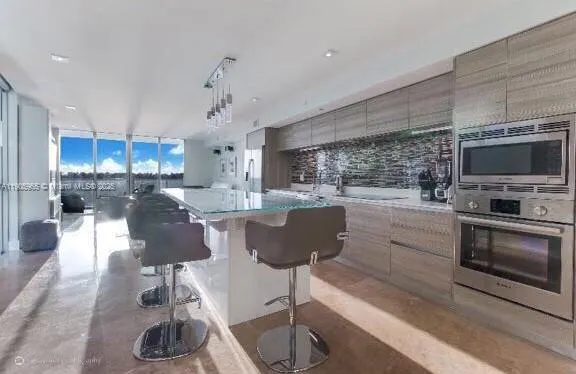 6620 Indian Creek Dr, #508