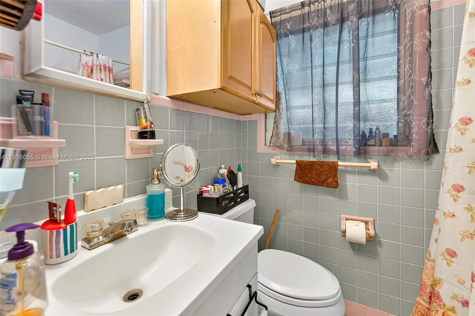 1219-1221 NE 18th Ave