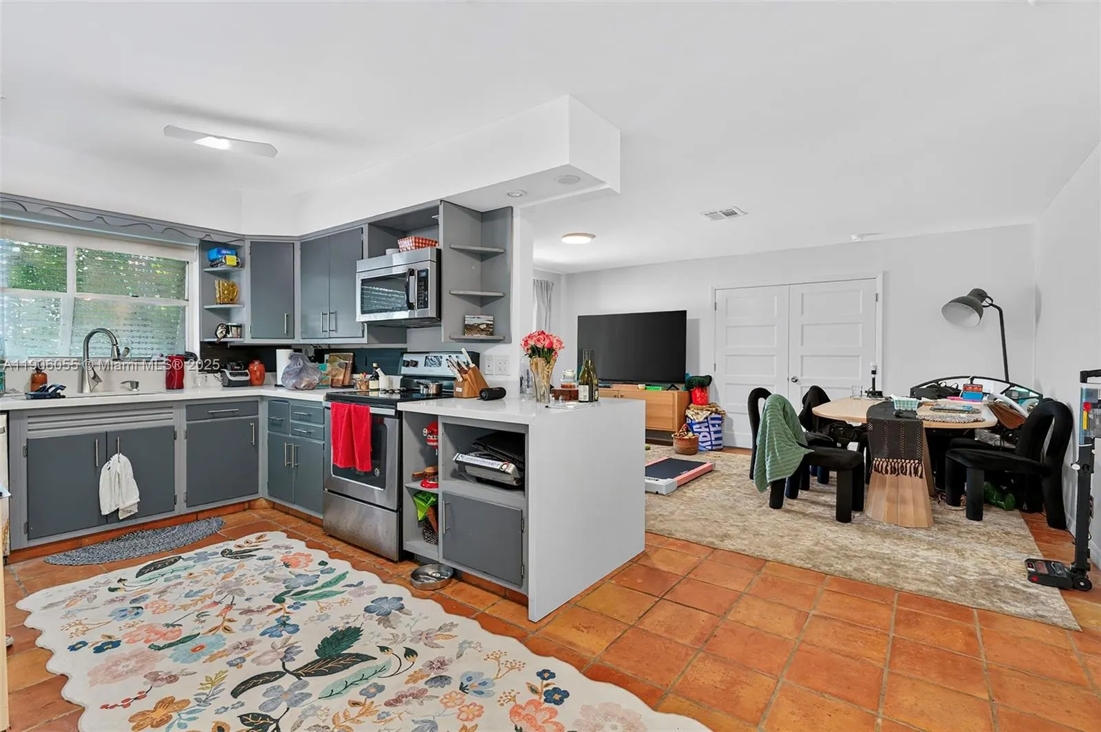 1219-1221 NE 18th Ave