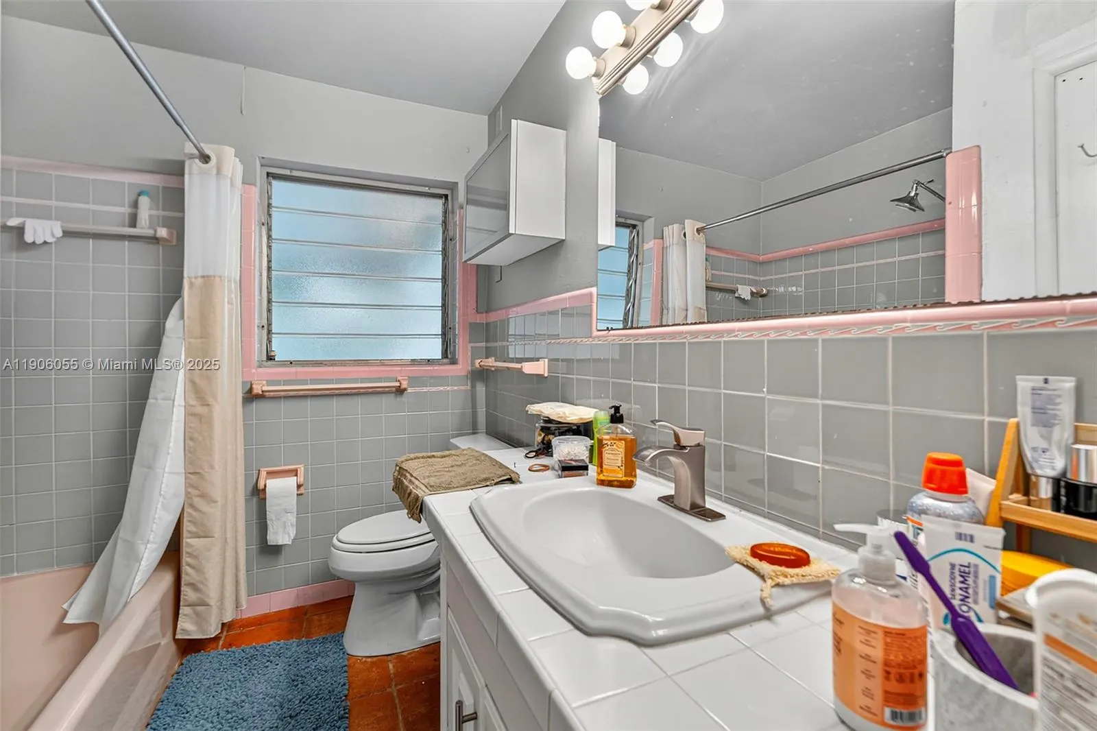 1219-1221 NE 18th Ave