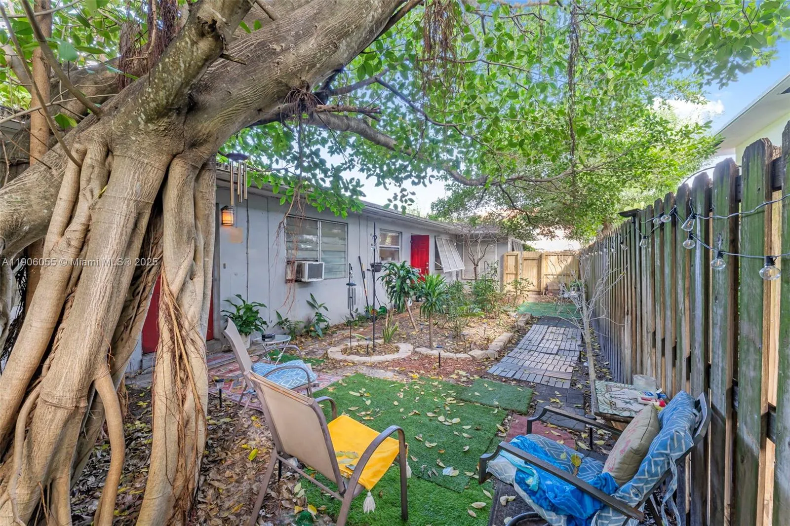 1219-1221 NE 18th Ave