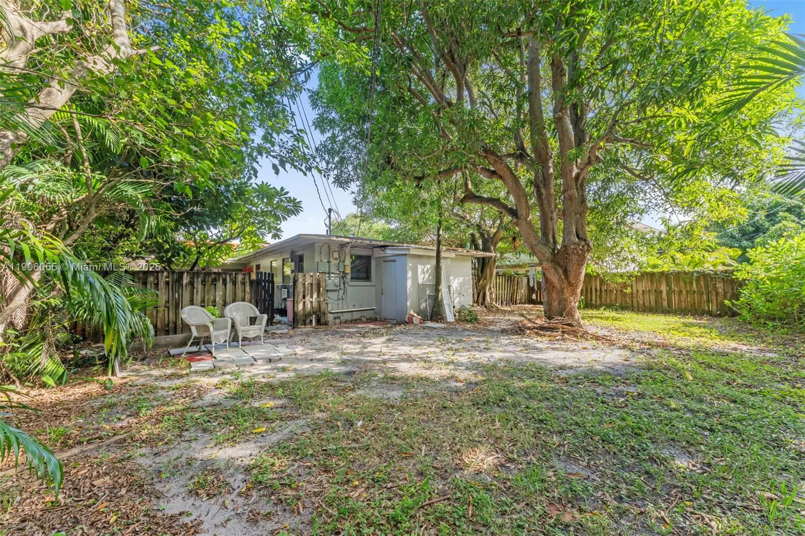 1219-1221 NE 18th Ave