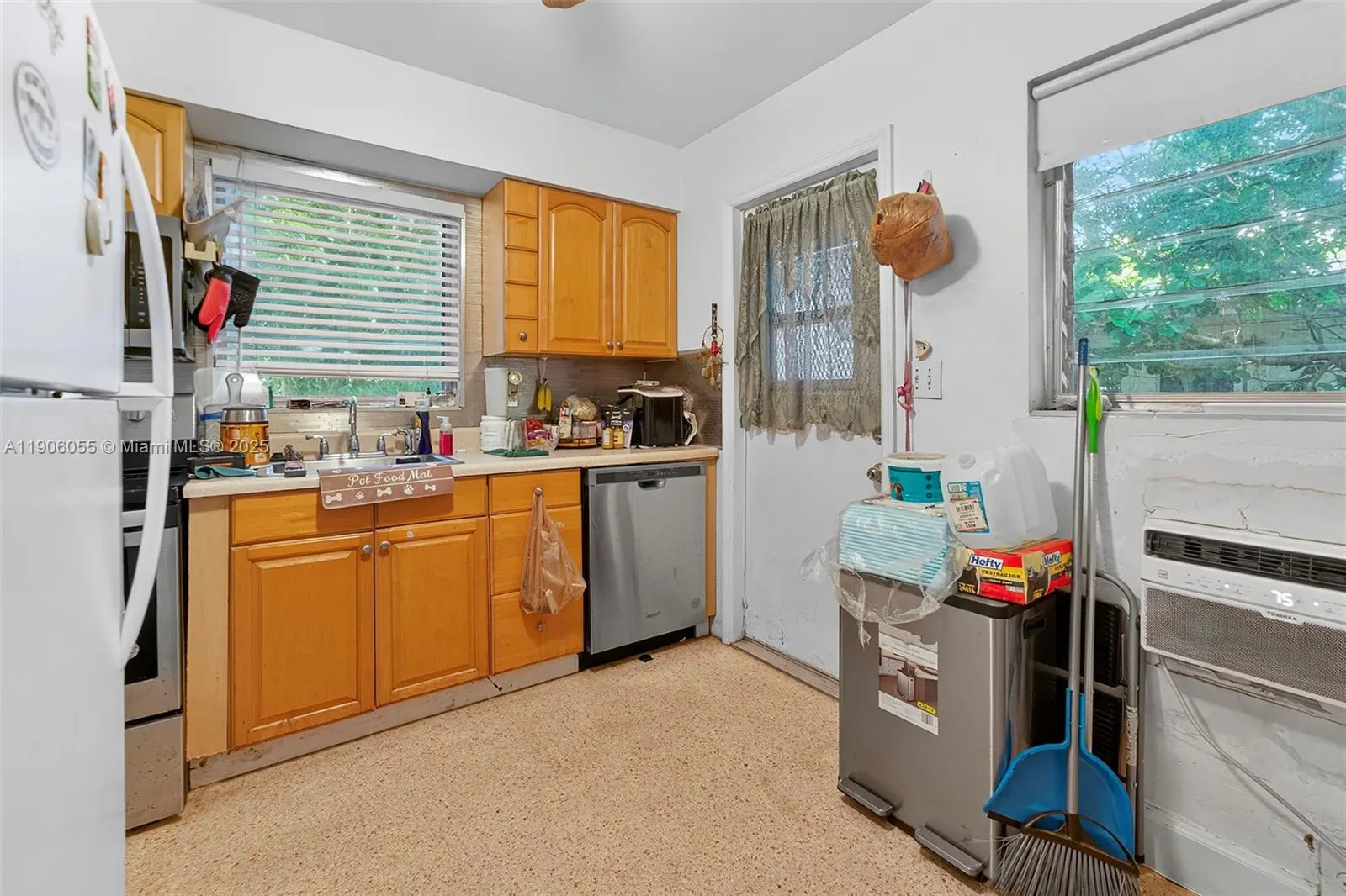 1219-1221 NE 18th Ave