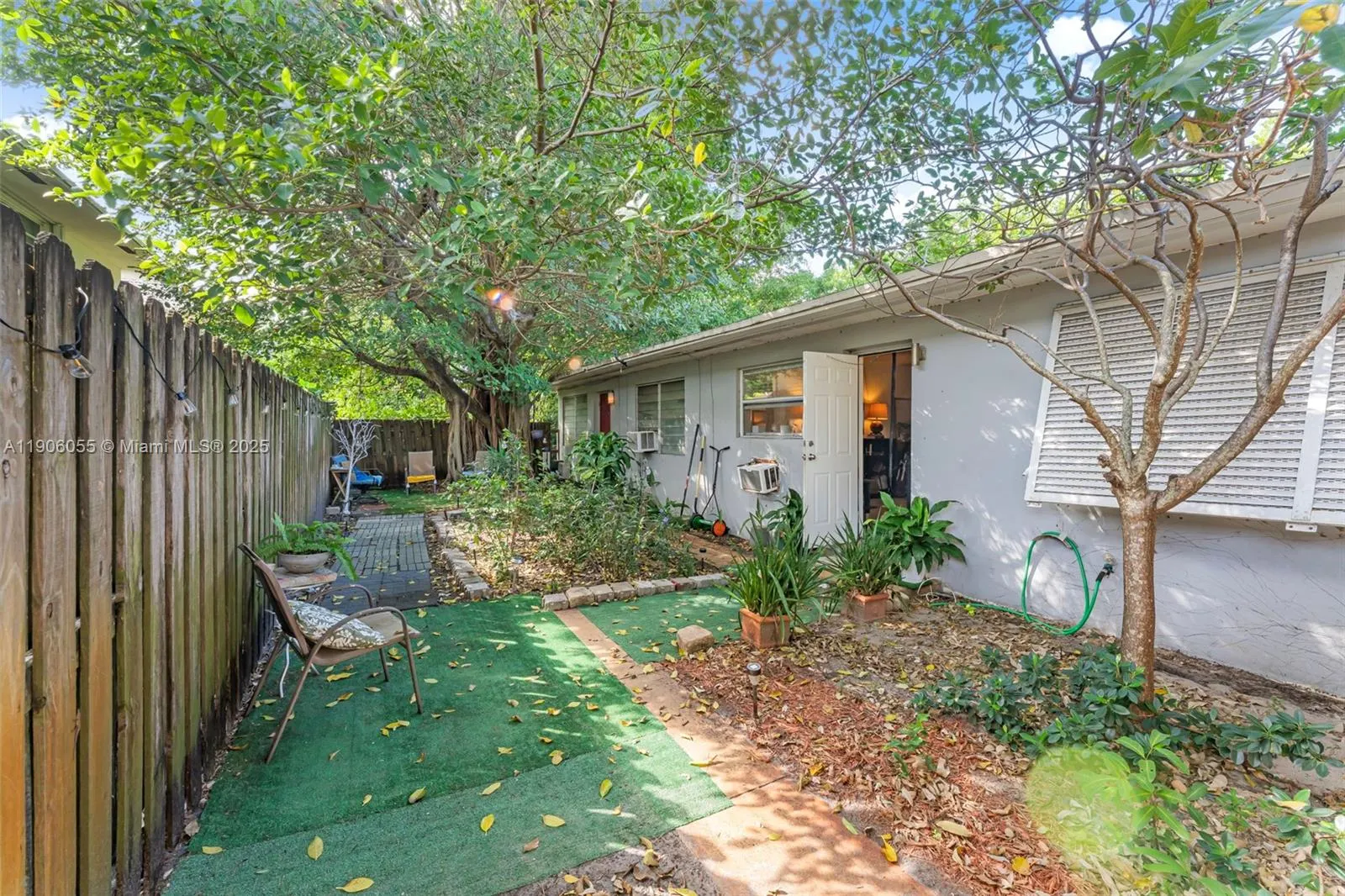 1219-1221 NE 18th Ave