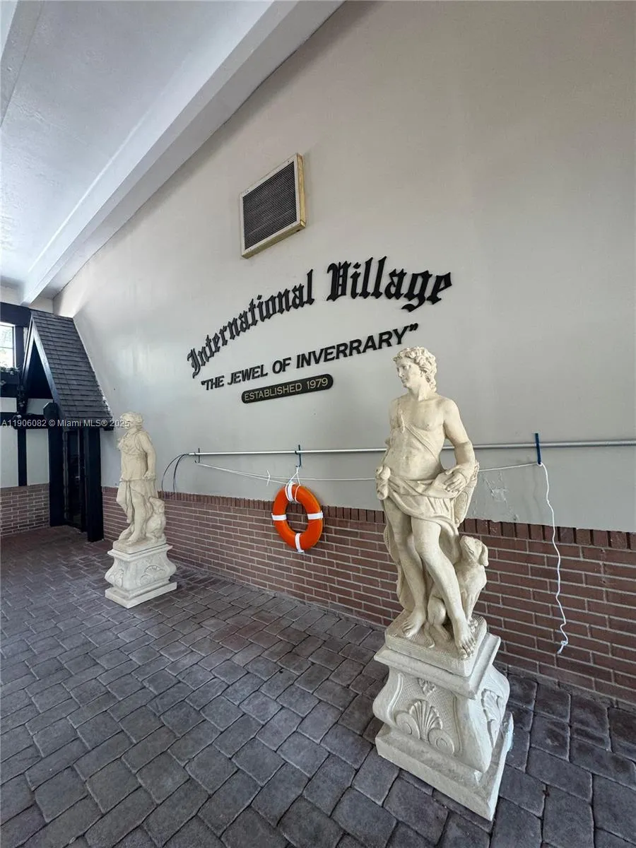 3730 Inverrary Dr, #3B