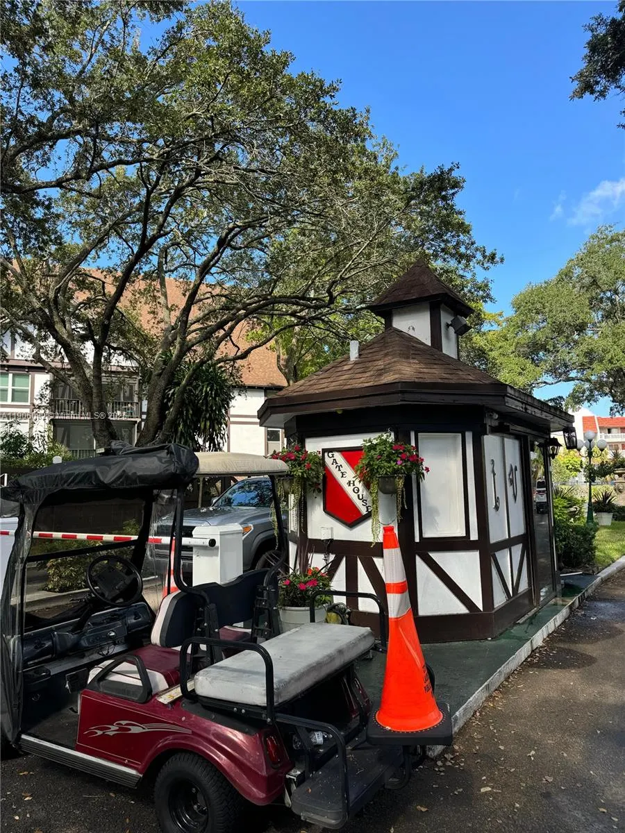 3730 Inverrary Dr, #3B