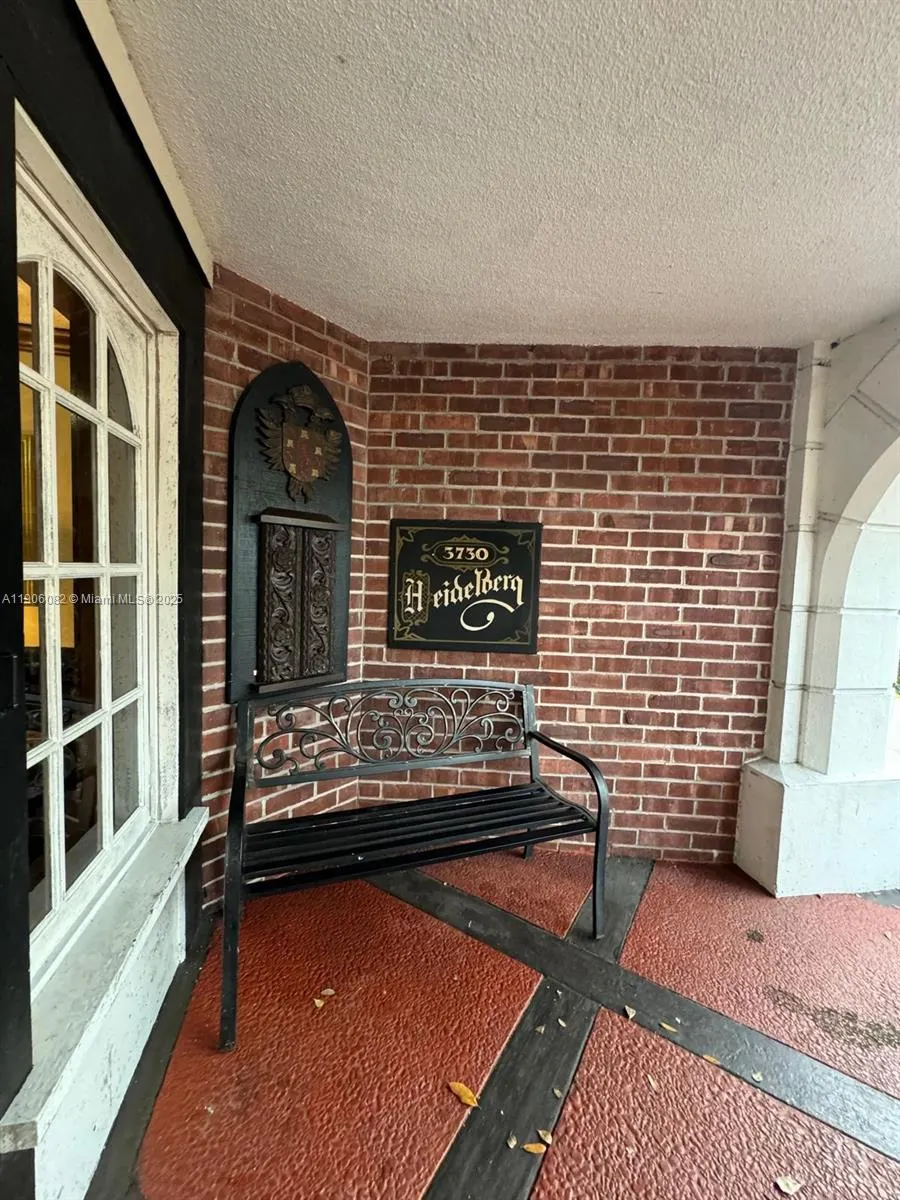 3730 Inverrary Dr, #3B