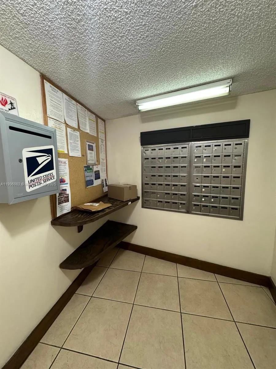 3730 Inverrary Dr, #3B