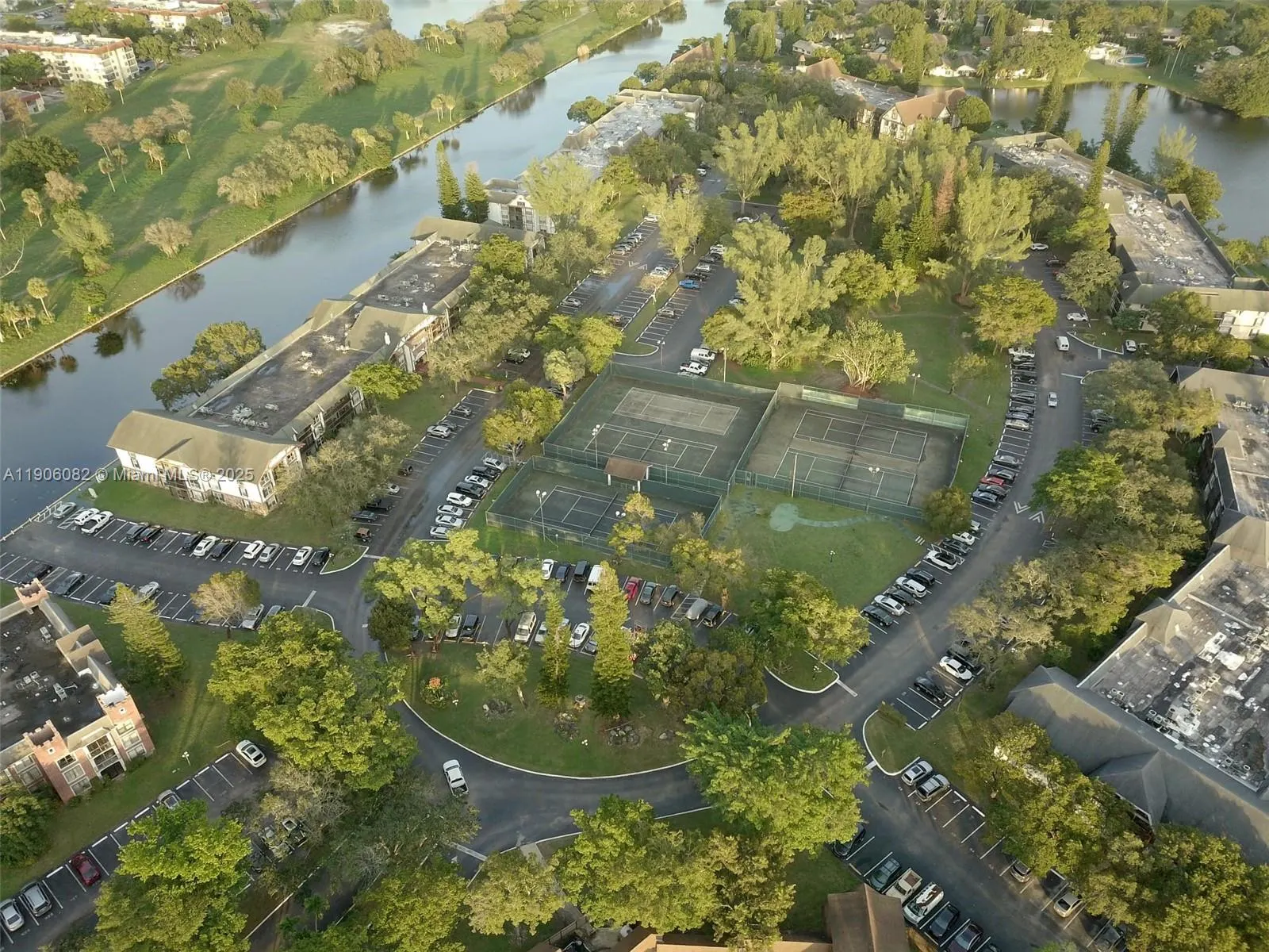 3730 Inverrary Dr, #3B