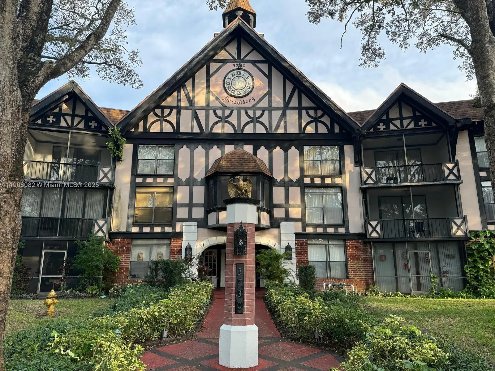 3730 Inverrary Dr, #3B