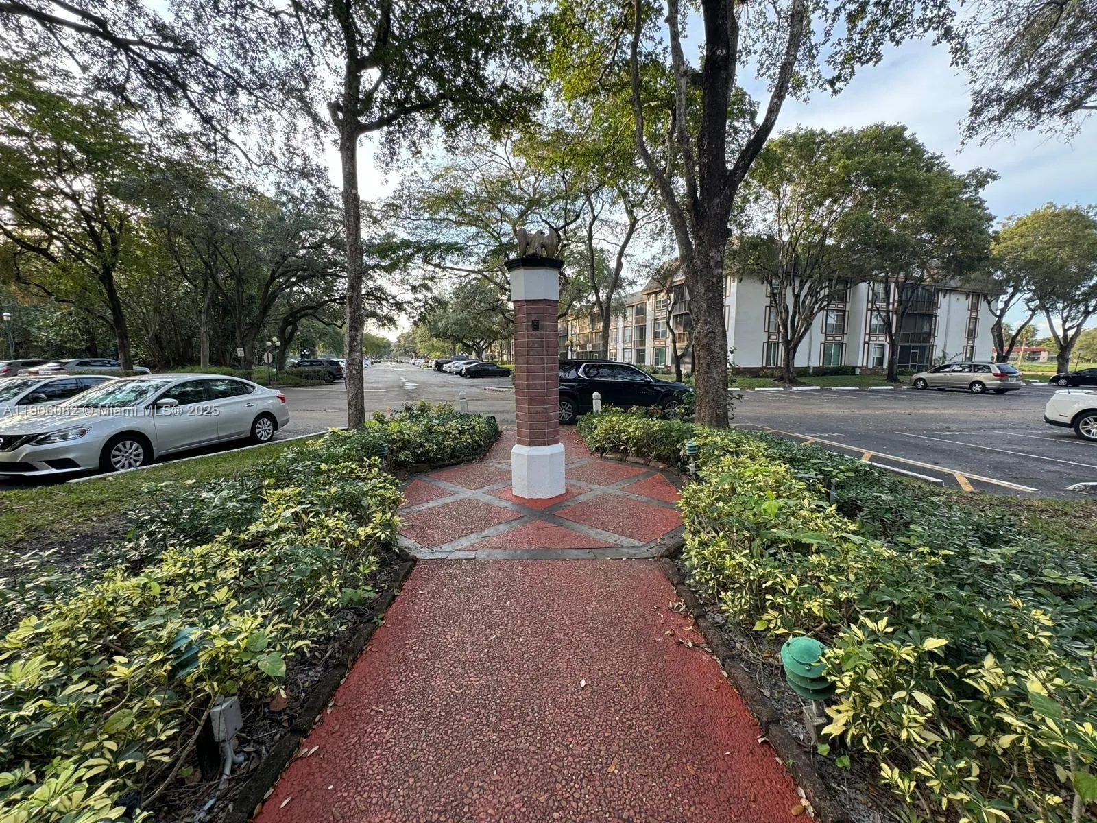 3730 Inverrary Dr, #3B