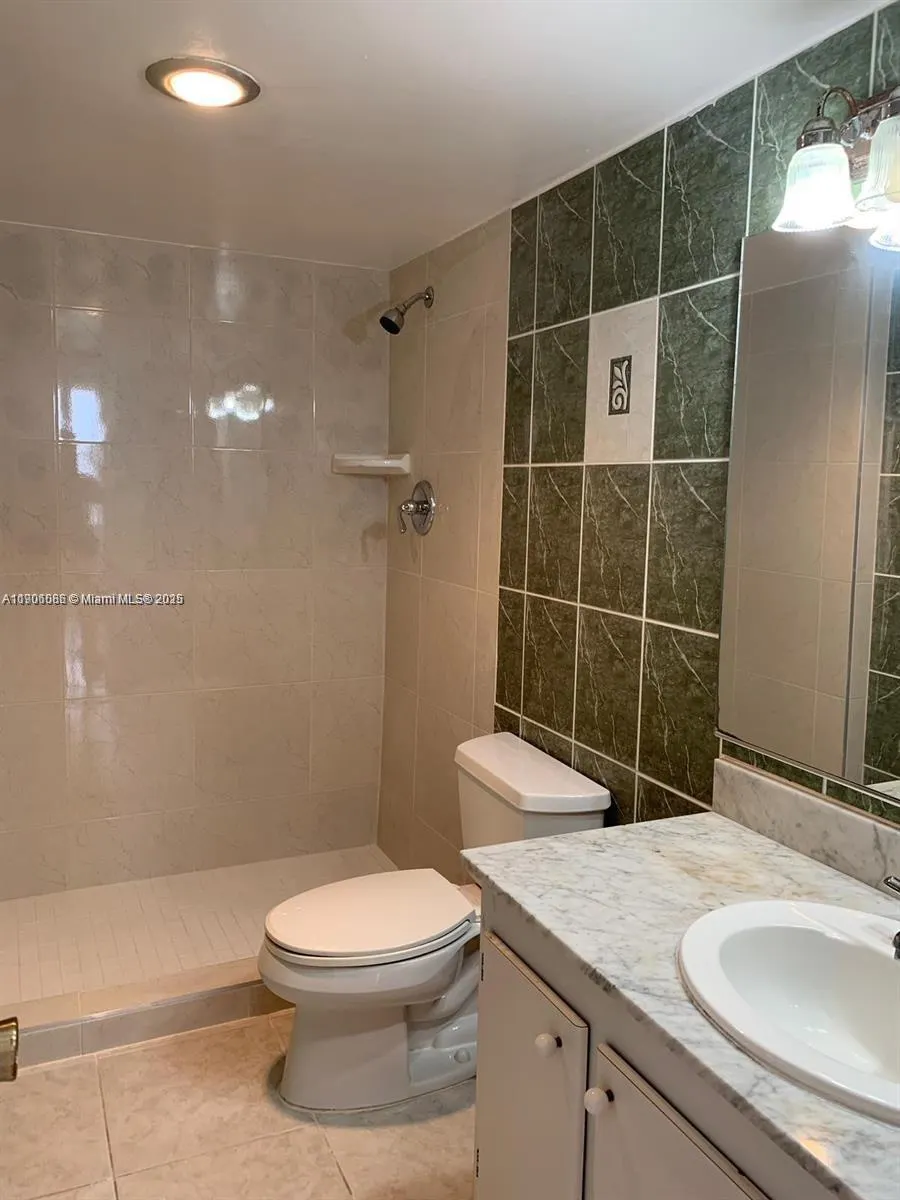 1200 NE Miami Gardens Dr, #814W