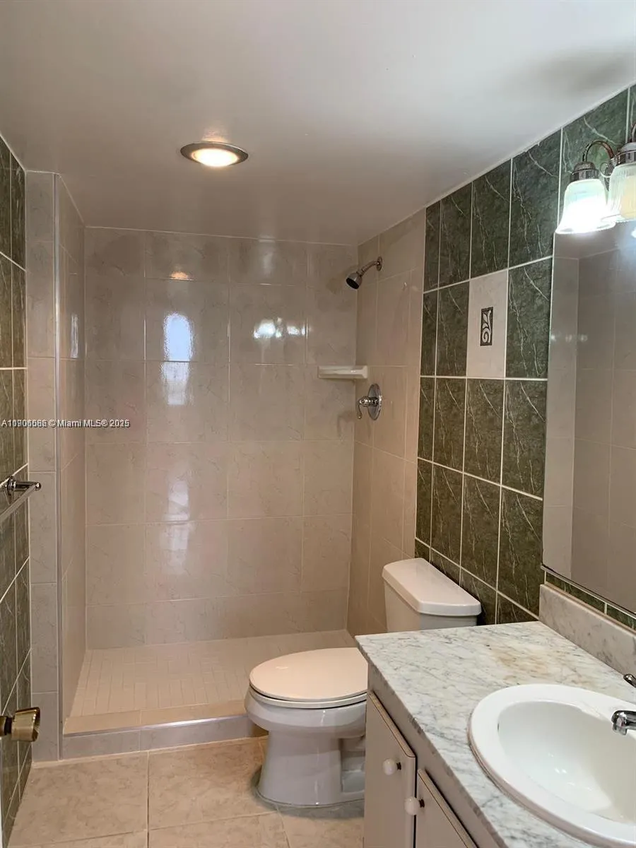 1200 NE Miami Gardens Dr, #814W