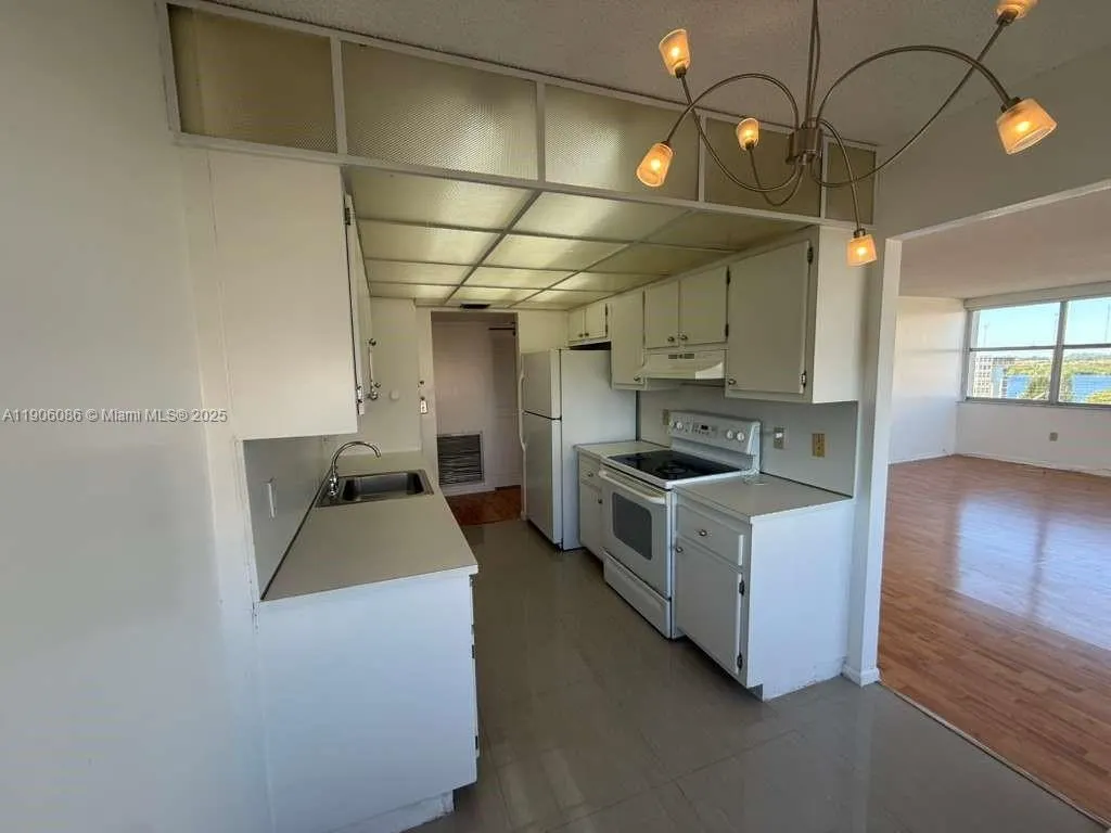 1200 NE Miami Gardens Dr, #814W