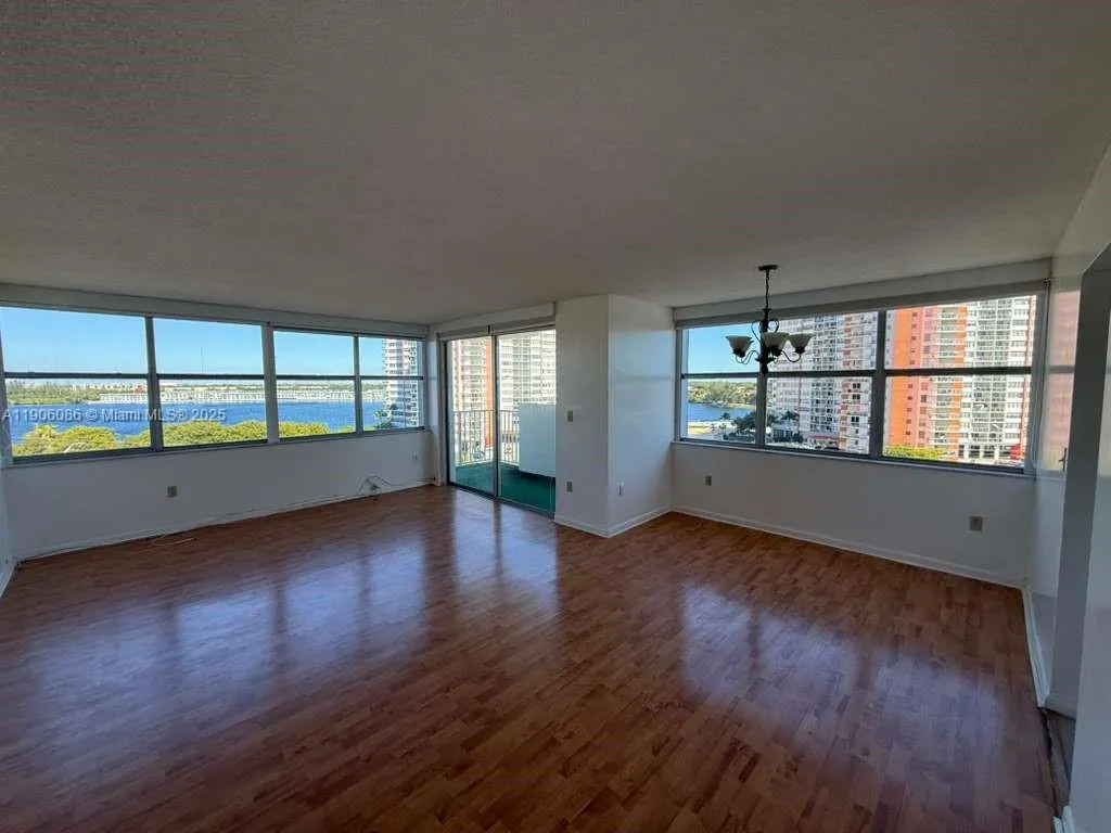 1200 NE Miami Gardens Dr, #814W