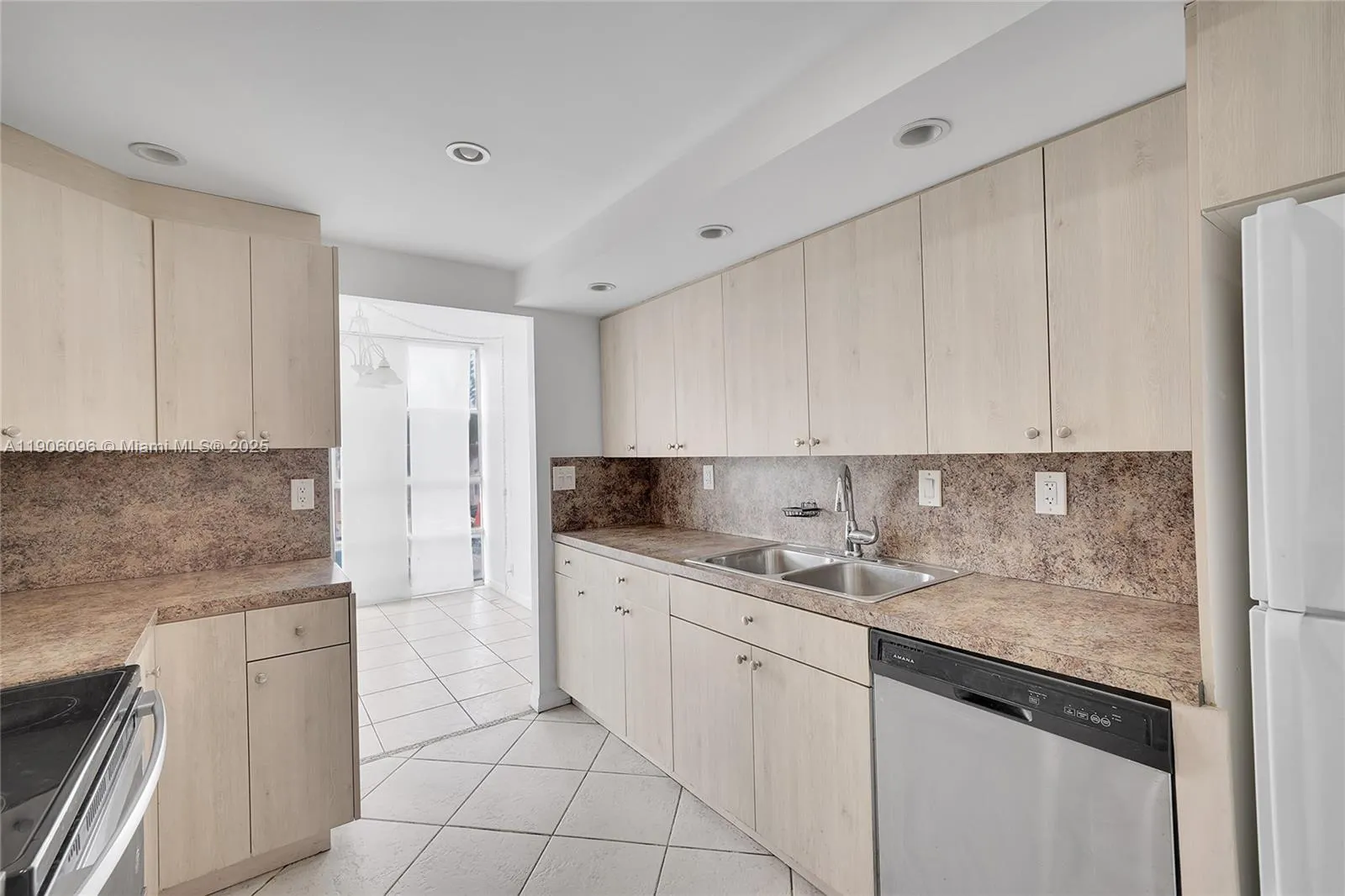 2001 Atlantic Shores Blvd, #220