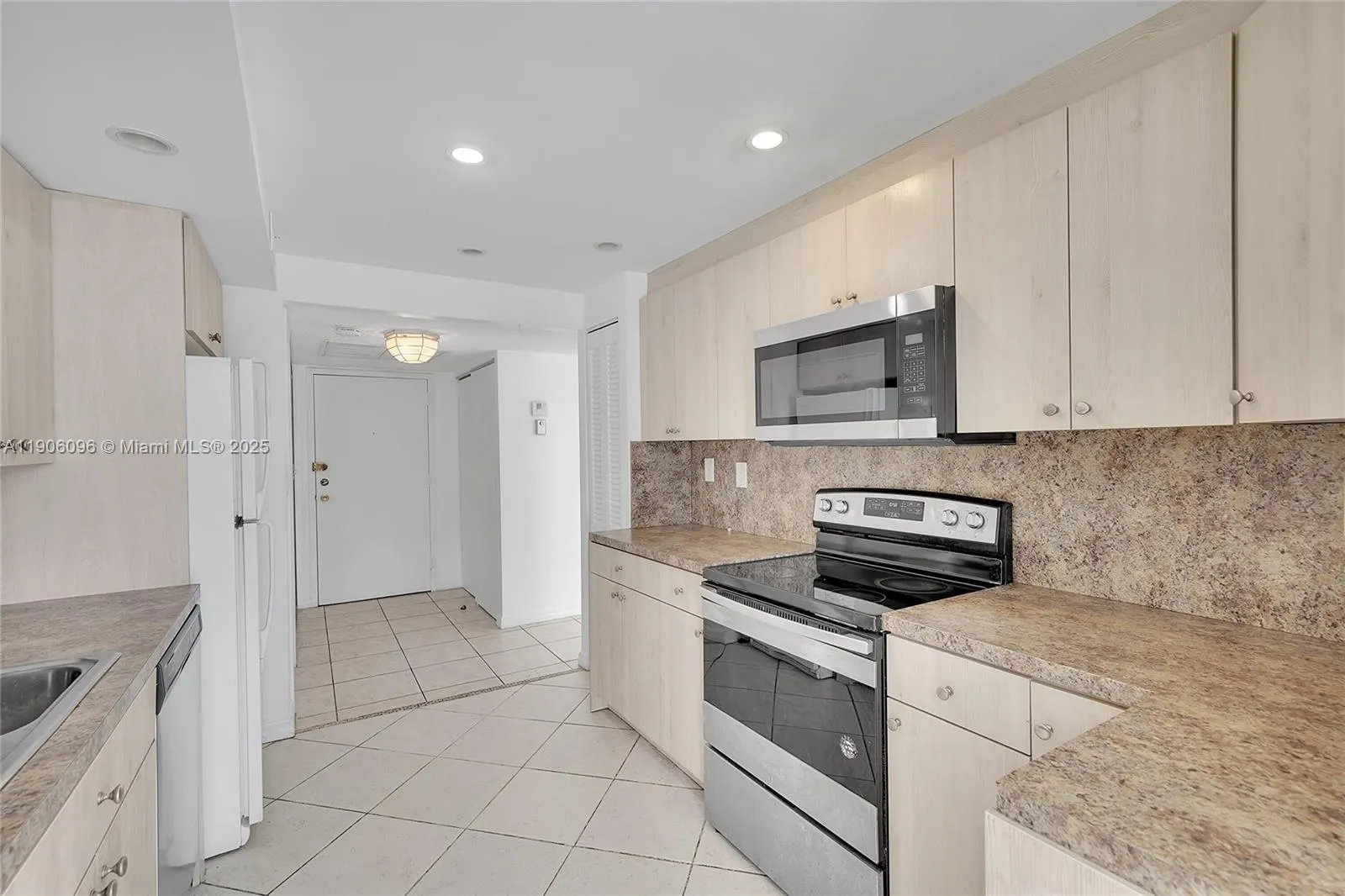 2001 Atlantic Shores Blvd, #220