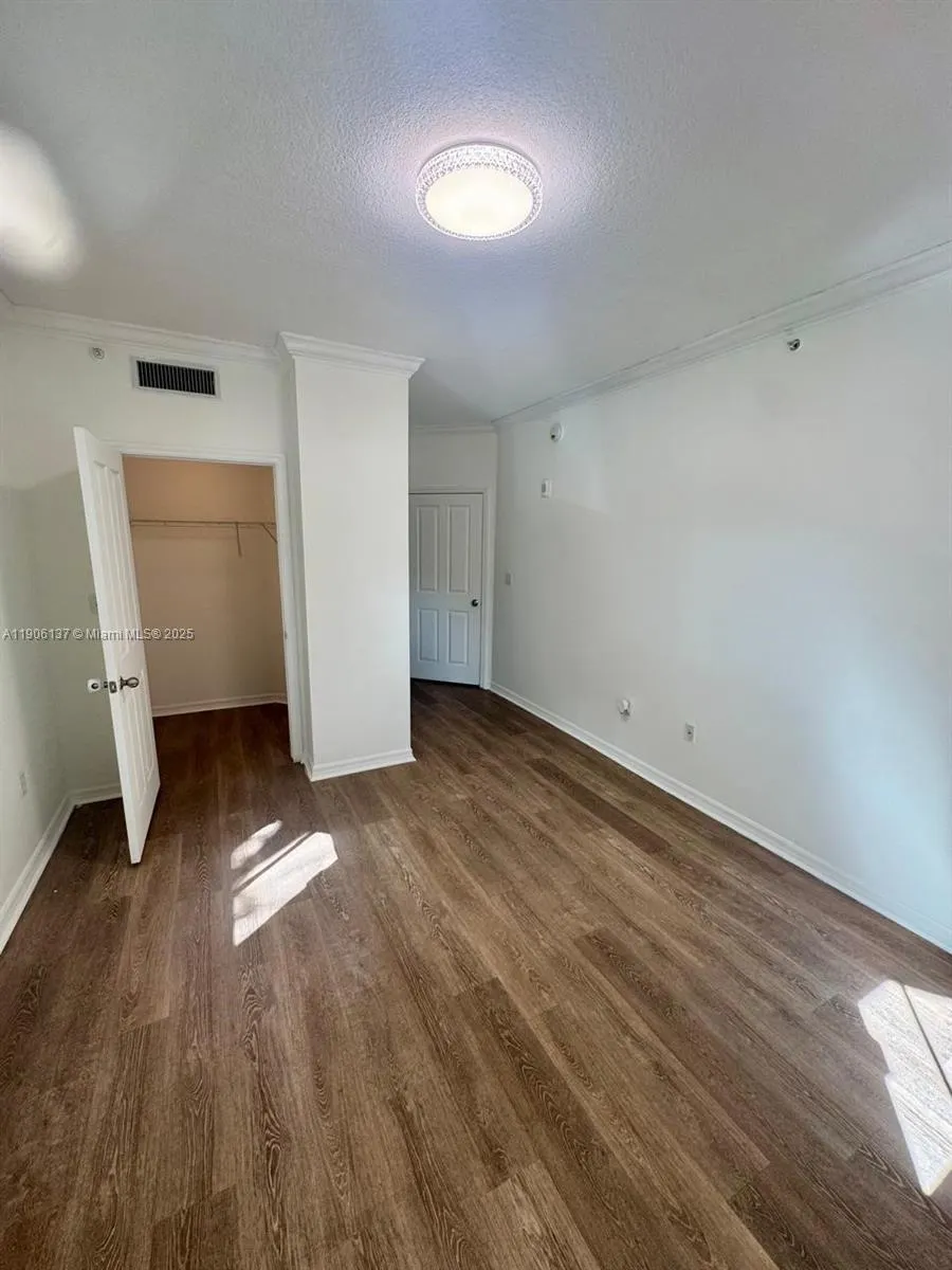 9172 Collins Ave, #212