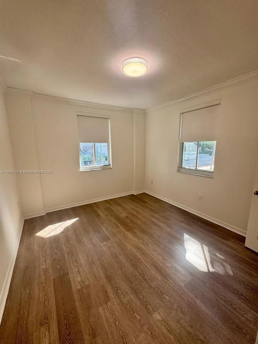 9172 Collins Ave, #212