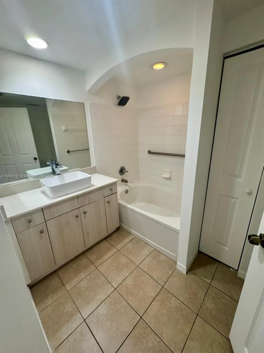 9172 Collins Ave, #212