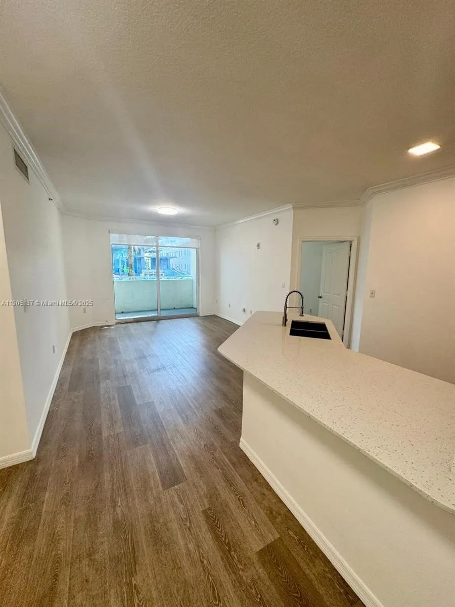 9172 Collins Ave, #212