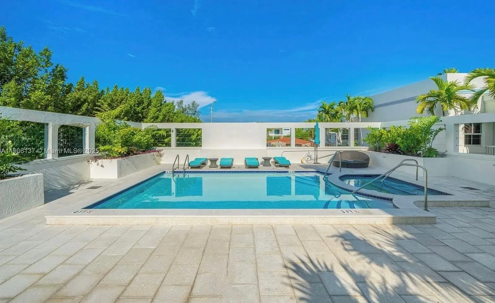 9172 Collins Ave, #212