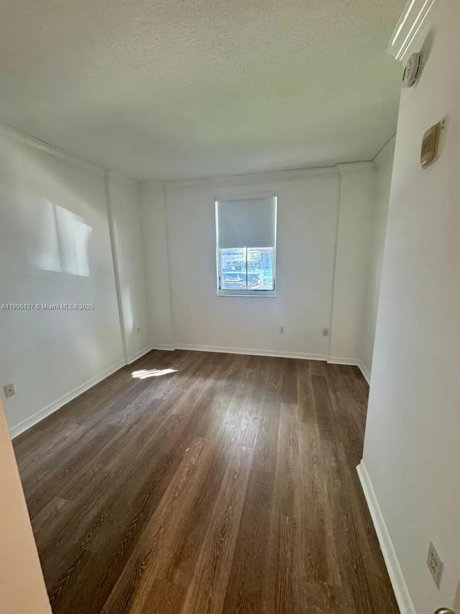 9172 Collins Ave, #212