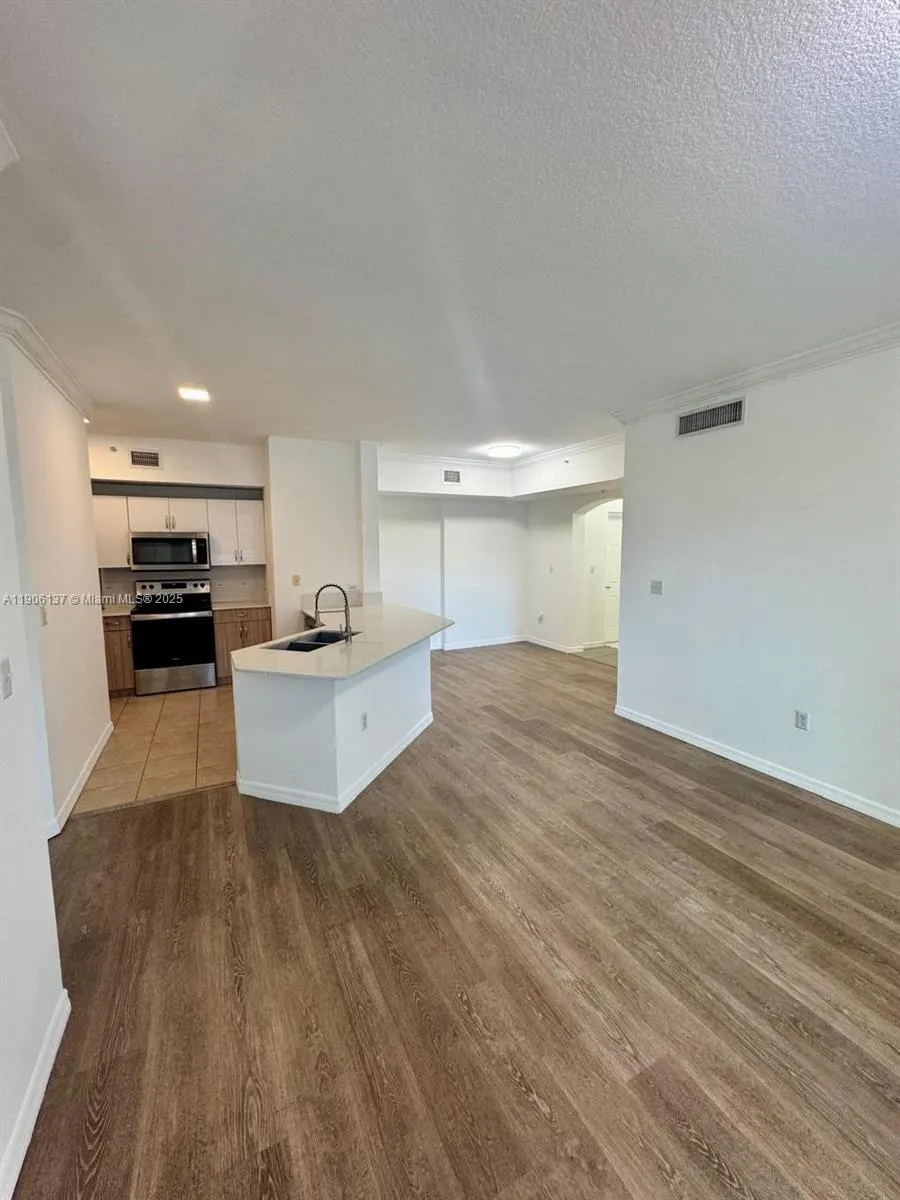 9172 Collins Ave, #212