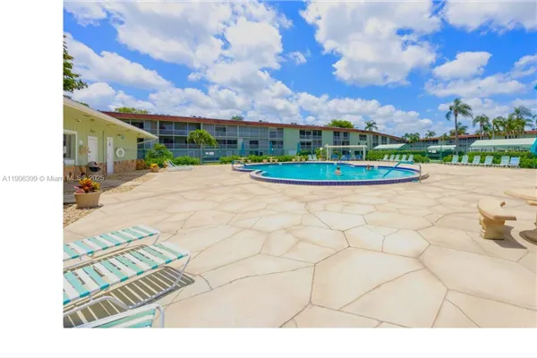 3000 Springdale Blvd, #V109